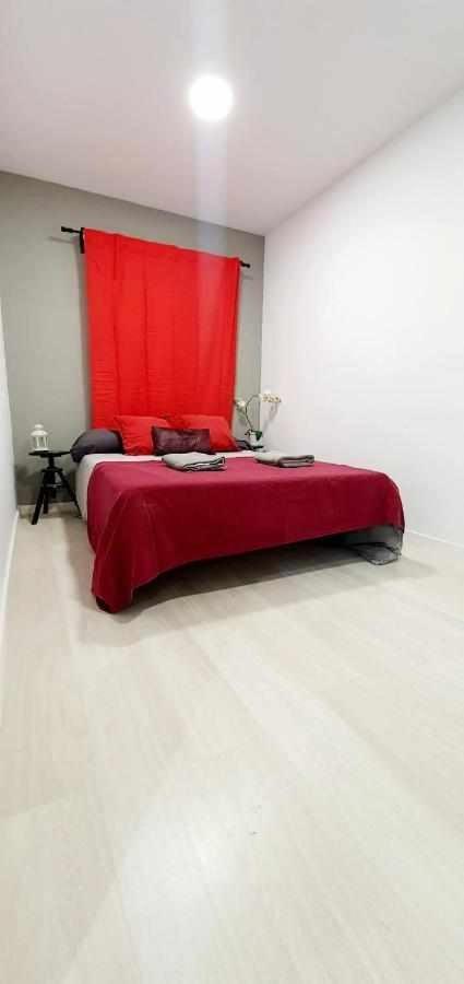 Hostal Urban Basic L'Hospitalet de Llobregat Exterior foto