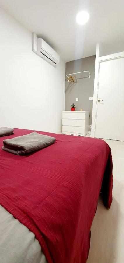 Hostal Urban Basic L'Hospitalet de Llobregat Exterior foto